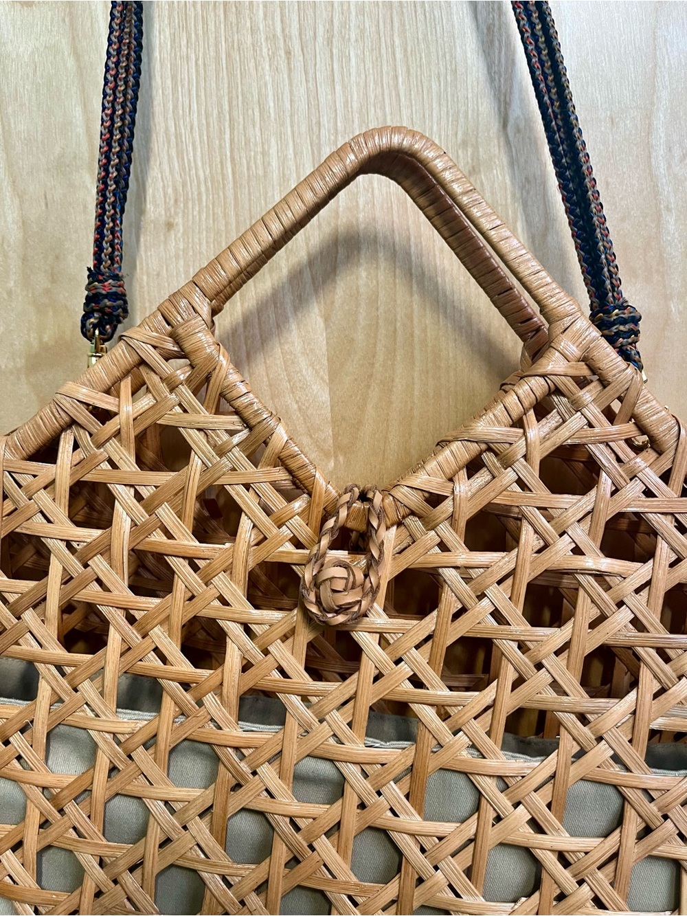 NWOT ARANÁZ Tan Woven Rattan Crossbody Bag - Picture 3 of 10